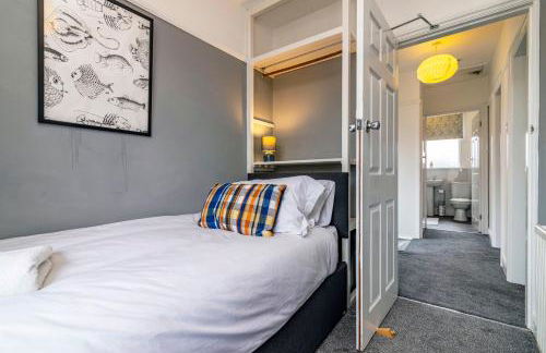 Lovely 4BDR home- Off street parking sleeps 7 - Foto 21