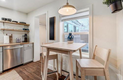 Baby Blue Cottage Downtown Hot Tub BBQ Fire Pit - Foto 14