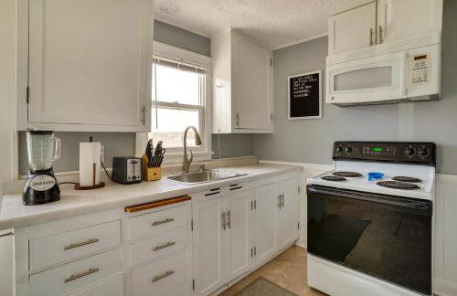 Snowmobile Trail On-Site Lakefront Mound Apt! - Foto 9