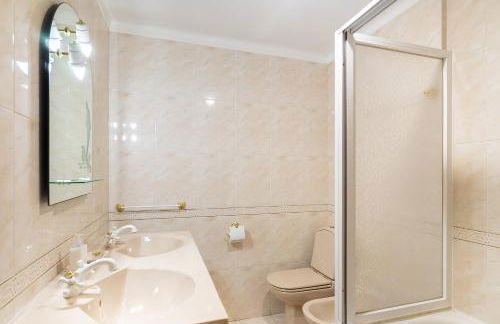 WHome Perfect Family Hideout Residence w/AC & 4BR + 5BA - Foto 44