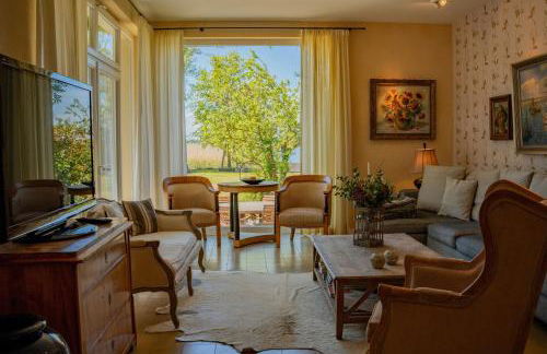 Ferienhaus Peeneblick - exklusives Traumhaus in Direktlage am Wasser mit Bootssteg und Aussensauna - Foto 9