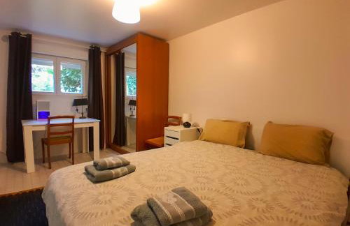 Appartement T2 au Calme - WiFi rapide, Parking & Bureau - Foto 13