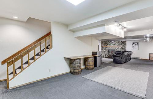 Hike, Ski and Soak! Spacious Anchorage Getaway - Foto 11