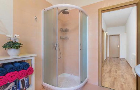 Lovely Home In Radetici With Wifi - Foto 29