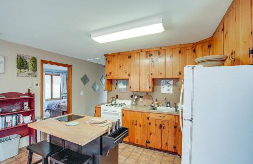 Hawley Home with Deck 4 Mi to Berkshire East Resort - Foto 7