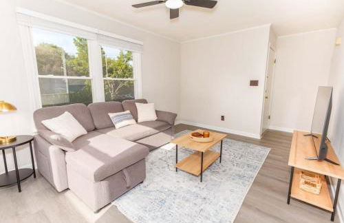 Comfy and Convenient Duplex - Foto 7