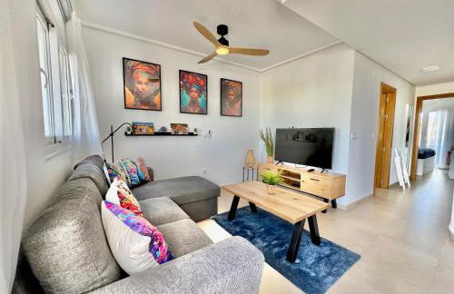 Stunning apartment with a beautiful pool/lake view - Foto 6