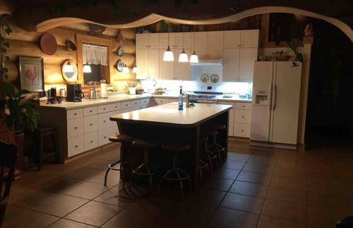 Turnagain View Lodge and Wedding Venue - Photo 34