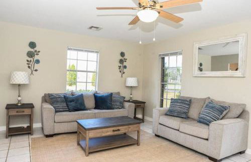 Classic Colonial Home near Main Street - Foto 2