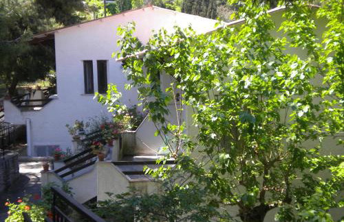 ILIOCHARI sea view apartments Oropos - Kalamos - Foto 33