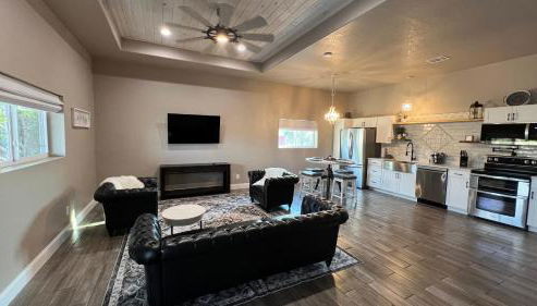 The Shophouse at Transplant Acres - Foto 5, stove, dishwasher