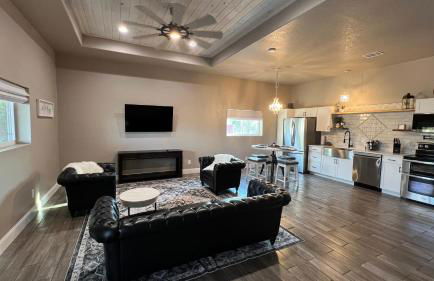 The Shophouse at Transplant Acres - Foto 5