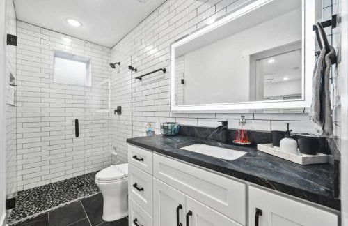 Lux Stay's Modern Loft Style Tiny Home in ATL - Foto 18