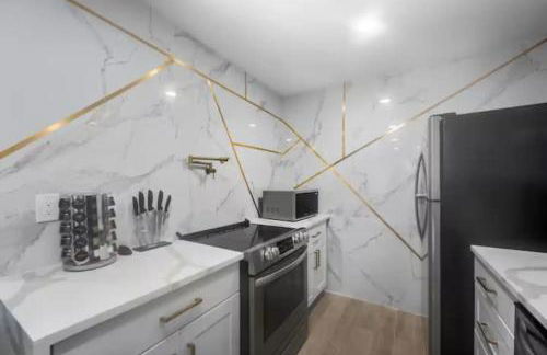 Spacious 1BR Galleria Apt with Pool & Free Park - Foto 15