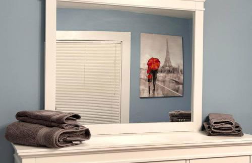 Newly Renovated 2 BR downtown Apt, family getaway. - Foto 17