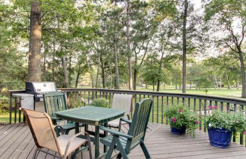 Breezy Point Cabin Deck with Golf Course Views! - Foto 25