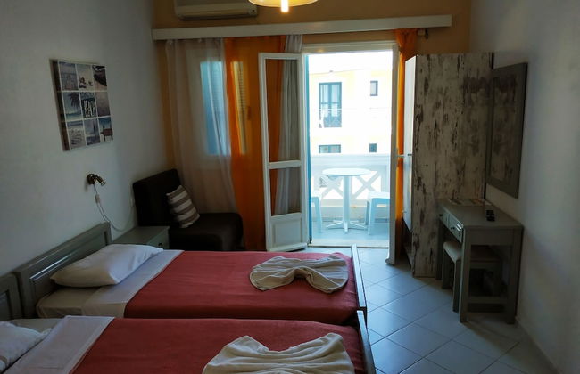 Renia Studios Standard Studio Overlooking the Swimming Pool - Foto 1