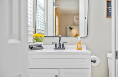 The Happy Place: 3BR Home on Quiet Street - Foto 5