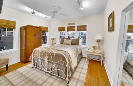 Romantic escape, hot tub, fireplace, massage room! - Foto 24