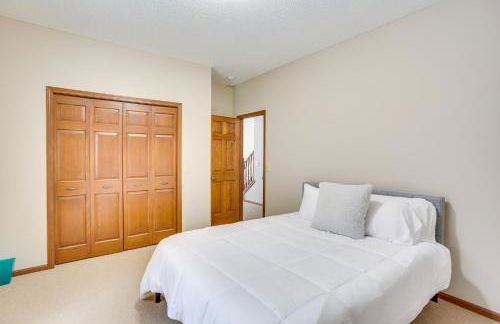 Spacious Lakefront Home with Spectacular Views! - Foto 17