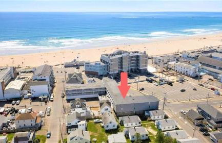 Stay Steps from Beach with Pool AC Parking - Foto 42