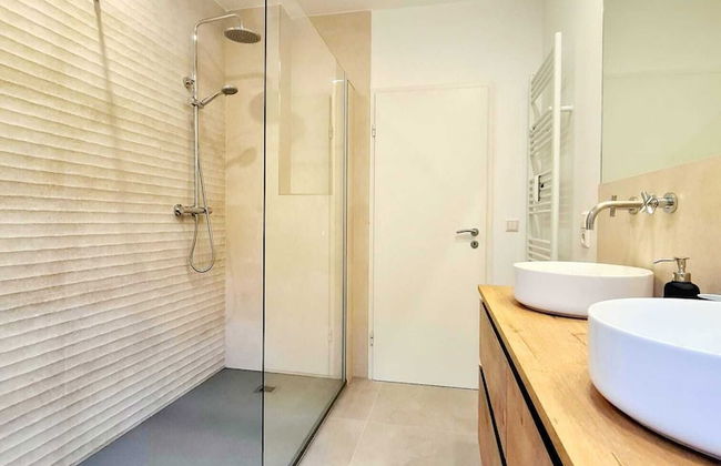 New Large 2 bedrooms with Parking - Foto 11