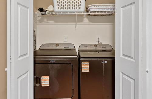 Serenity Landing - 5 Minutes To Airport - Sleeps 6 - Foto 14