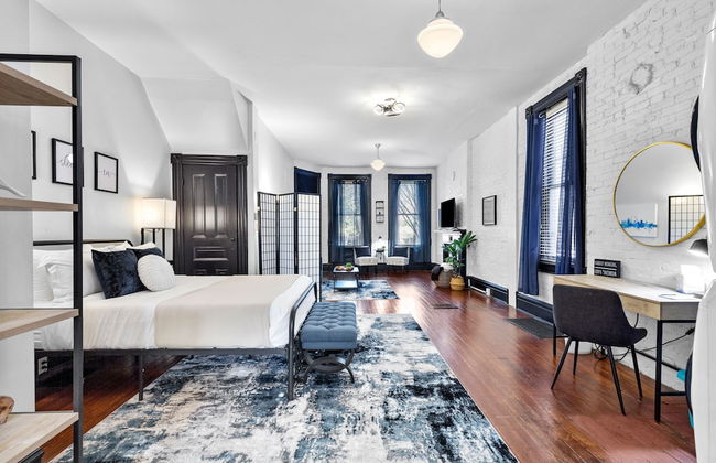 Charming Studio on Cherokee Street - JZ Vacation Rentals - Photo 4