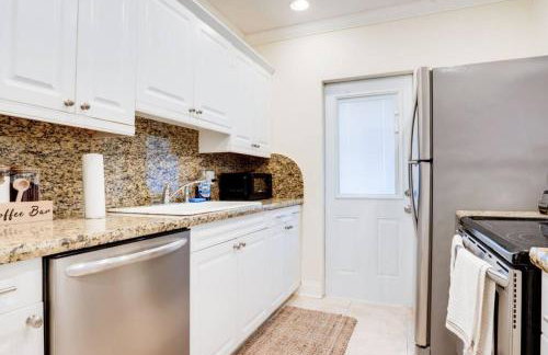 Intracoastal Oasis in a Prime Area w Pool and BBQ - Foto 9