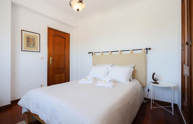 Sea View Apartment by Rent4all - Photo 3