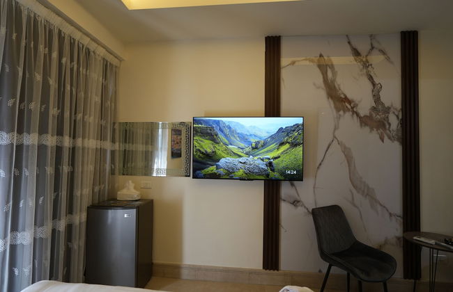 Parklane Furnished Suites - Photo 3