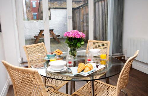 Apt 1, Trafalgar Square 1st Floor by Indigo Flats - Photo 16