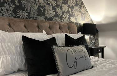 Honeysuckle Cottage -PART OF ALTON COTTAGES - Foto 1