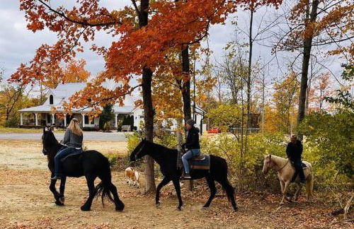 Large Log Cabin Chalet w/ Hot Tub - Horses & Lake! - Foto 48