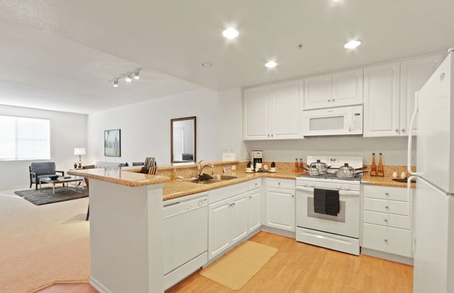 Global Luxury Suites at The Village - Photo 25