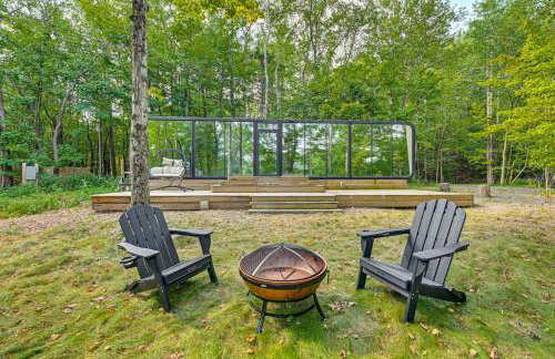 Waterfront Durham Getaway with Deck and Trails! - Foto 1