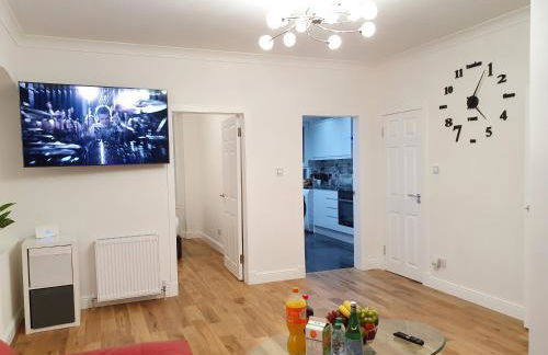 Glasgow Comfortable and Modern 3 Bedroom Mid Terraced Villa - Foto 15