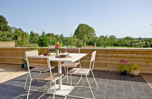 Cheddar Pink, Strawberryfield Park, Cheddar - Photo 1