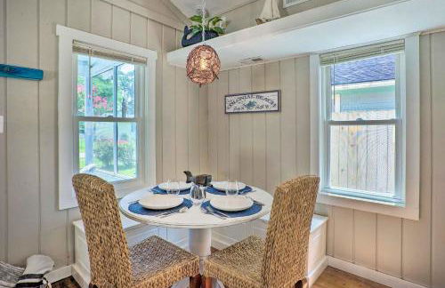 Chic Cottage with Private Yard Steps to Beach! - Foto 13