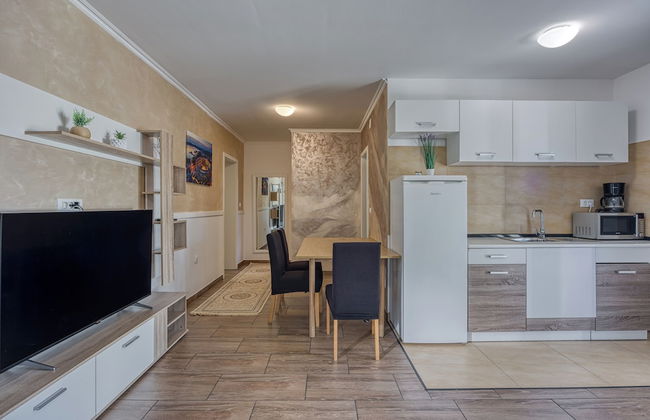 Holiday Home With Pool - Photo 13