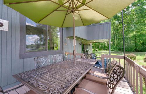 Lakefront Retreat with Views and Decks and Fire Pit - Foto 30