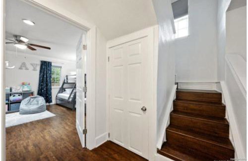 Experience Serenity in a 4BR3BA Downtown Home - Foto 15