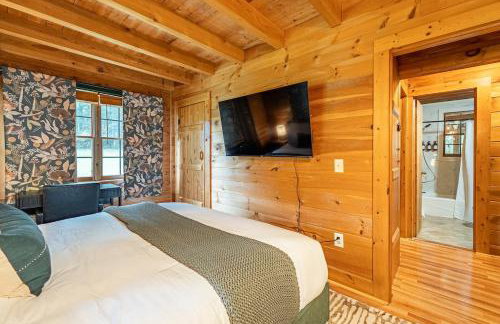 Log Cabin with Hot Tub, Game Room-10 min to NRG - Foto 20