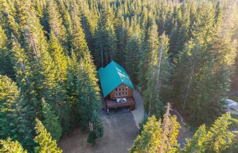 Alpine Retreat at Snoqualmie Pass- 5-Min to Slopes, Private Creek, BBQ, Fireplace, Smart TVs, Kids Games, Hi-Speed Wi-Fi - Foto 44