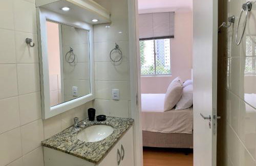 205- Apartamento 1 quarto suite, Encantador, amplo e decorado, mobiliario moderno, cozinha completa com utensílios , Excelente vista da cidade e localização privelegiada no bairro Bigorrilho , - Photo 2