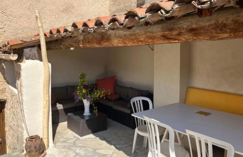 Le Baguier, maison de caractère dans hameau typique provençal - Foto 11