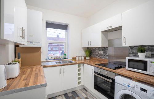 Modern Apartment -Free Parking - by Holiday Homes - Foto 1