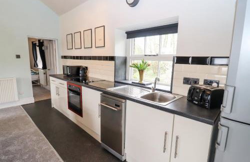 The Stable - Photo 6