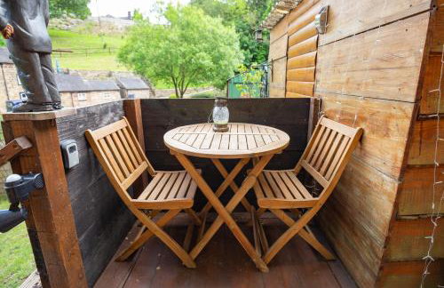 The Old Pumphouse Shepherds Hut with Hot Tub - Photo 23