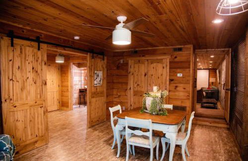 Southern Comfort Retreat with a private hot tub - Foto 18